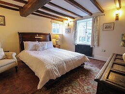 34 The Wharfage