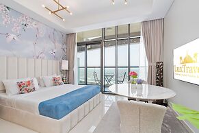 Lux BnB Aykon City