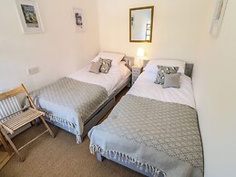6 Bellair Road