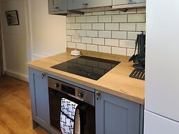 6 Bellair Road