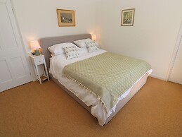 6 Bellair Road
