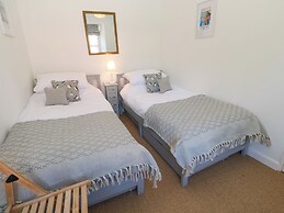 6 Bellair Road