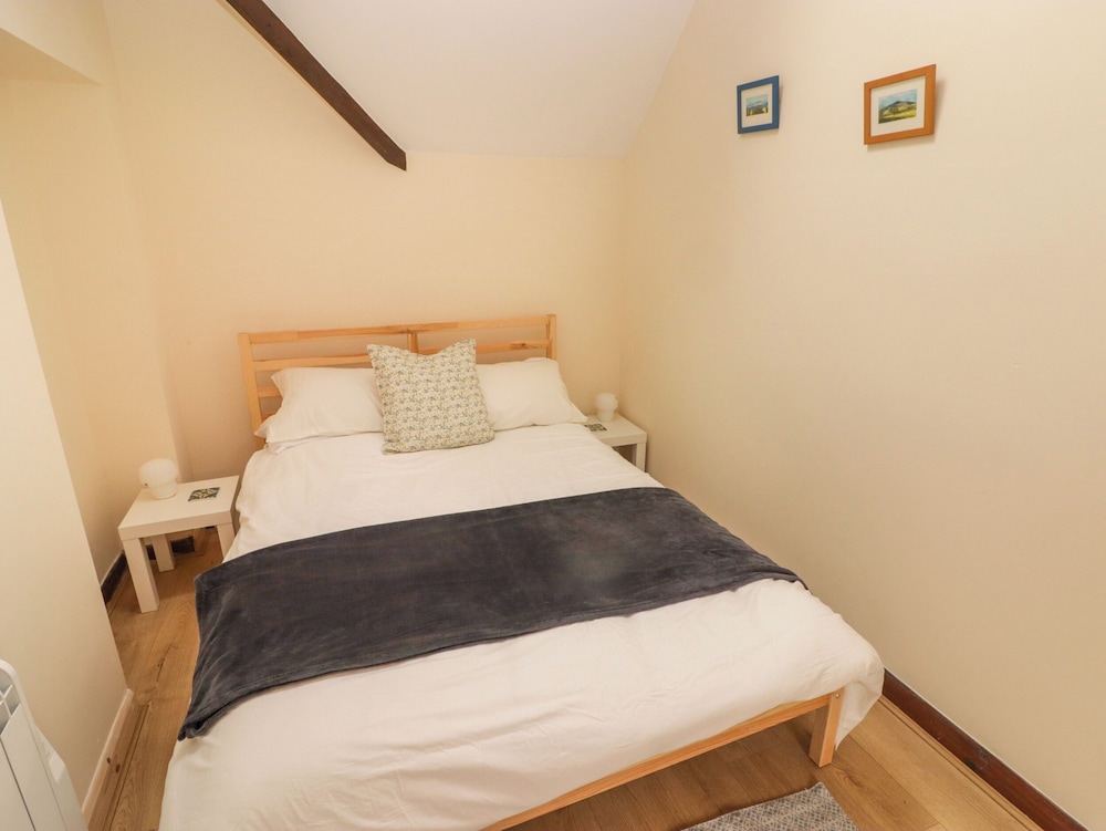 2 Cheriton Cottages