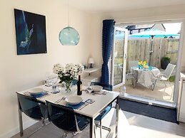 2 Boathouse Terrace