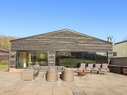 Fairoaks Barns