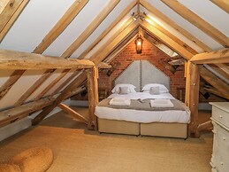 Fairoaks Barns