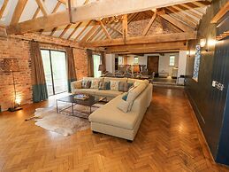 Fairoaks Barns