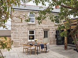 Carn House