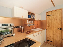 The Foxes Den Shepherds Hut