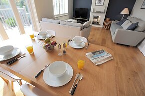 2 Studley Gardens