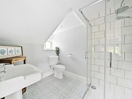 Valerian Lodge