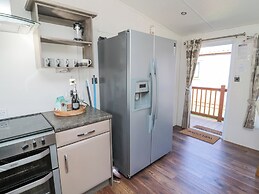 Acorn Lodge