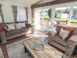 Acorn Lodge