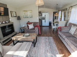 Acorn Lodge