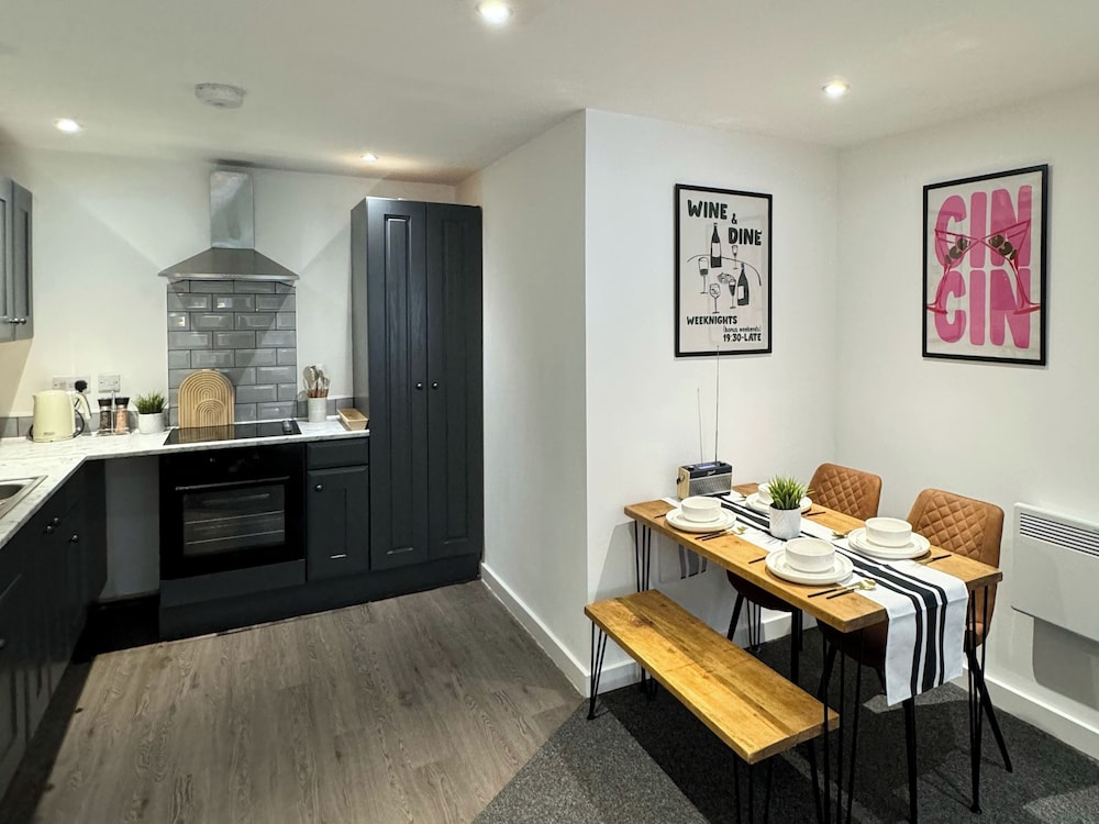 Modern 1-bed Apartment - Sleeps 4 & Central Links