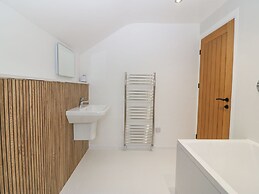 11 Capel Farm