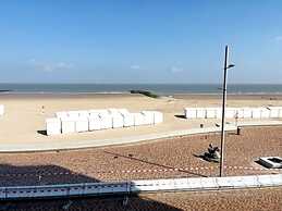 Apartment Wenduine With Stunning Sea View