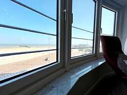Apartment Wenduine With Stunning Sea View
