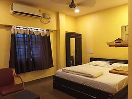Sri Ratna Lodge