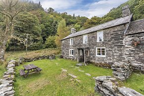 Tan Y Clogwyn