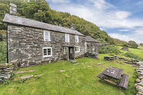 Tan Y Clogwyn