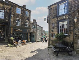 The Snug on the Cobbles