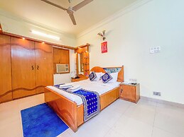 Hotel Thakur Galaxy, Sadar Market