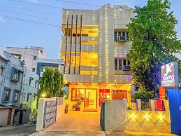 Hotel Thakur Galaxy, Sadar Market