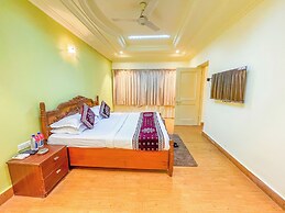 Hotel Thakur Galaxy, Sadar Market
