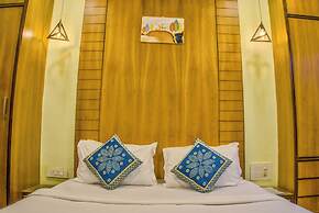 Hotel Thakur Galaxy, Sadar Market