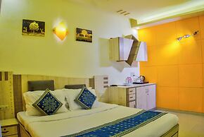 Hotel Thakur Galaxy, Sadar Market