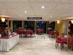 Alfursan Almotahida Hotel Alhamraa dist