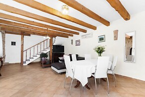 Holiday House with Pool Villa Ladybug