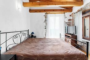Holiday House with Pool Villa Ladybug