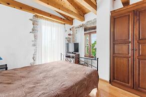 Holiday House with Pool Villa Ladybug
