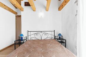 Holiday House with Pool Villa Ladybug