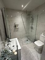 Full Apartment With Secure Parking Great Views