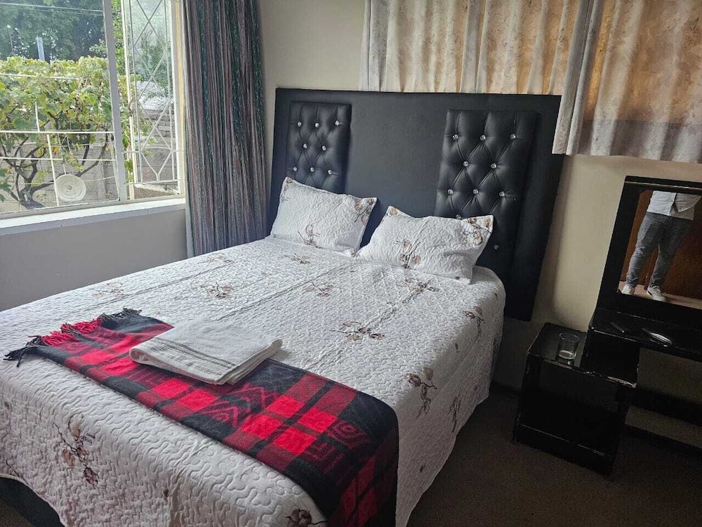J&M GUEST HOUSE