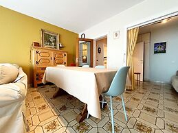 Apartment in Wenduine With Stunning Sea View