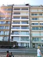 Apartment in Wenduine With Stunning Sea View