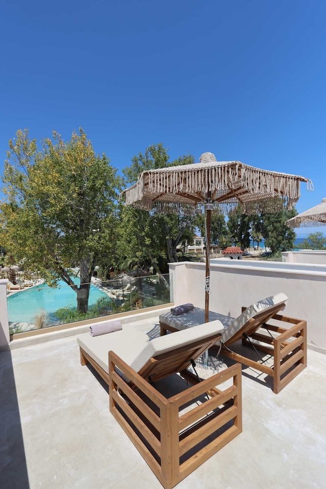 Nusa Suites & Villas