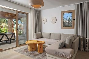 Nusa Suites & Villas