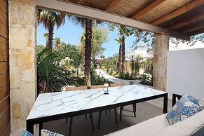 Nusa Suites & Villas