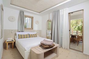 Nusa Suites & Villas