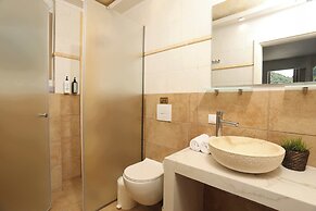 Nusa Suites & Villas