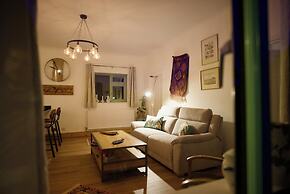 Tring Grange Cottage - Sleeps 2 - Onsite Parking