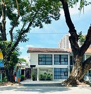 TwinTrees Kelawai