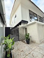 TwinTrees Kelawai