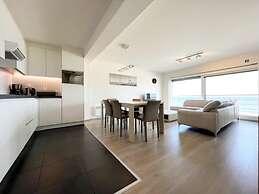 Stylish Flat With Sea Views