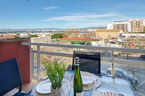 Apartment in Roses by the Waterfront